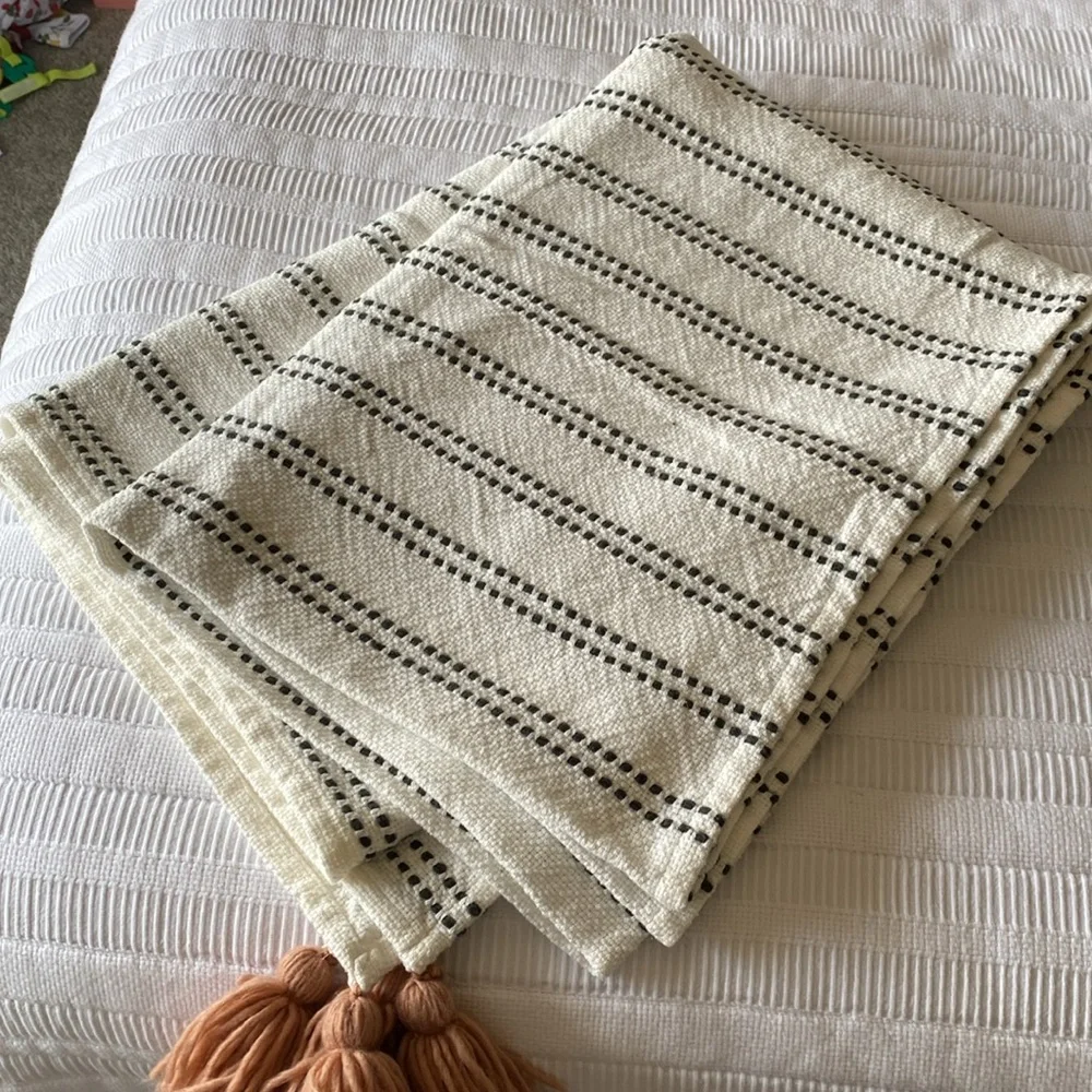 Striped Blanket Throw with Tassels - Picture 4 of 5